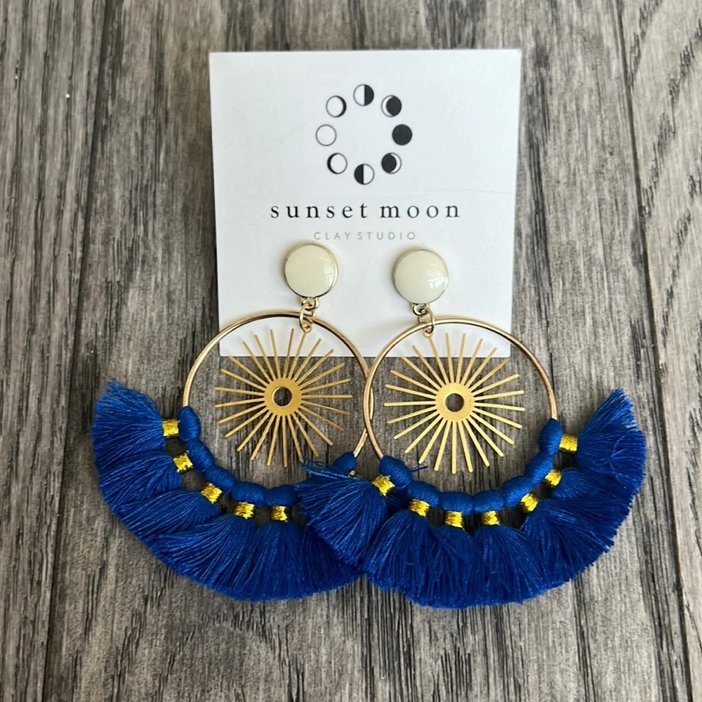 🌼HANDMADE🌼 Bohemian Sunburst Tassel Earrings, Cream and Blue - Picture 6 of 6